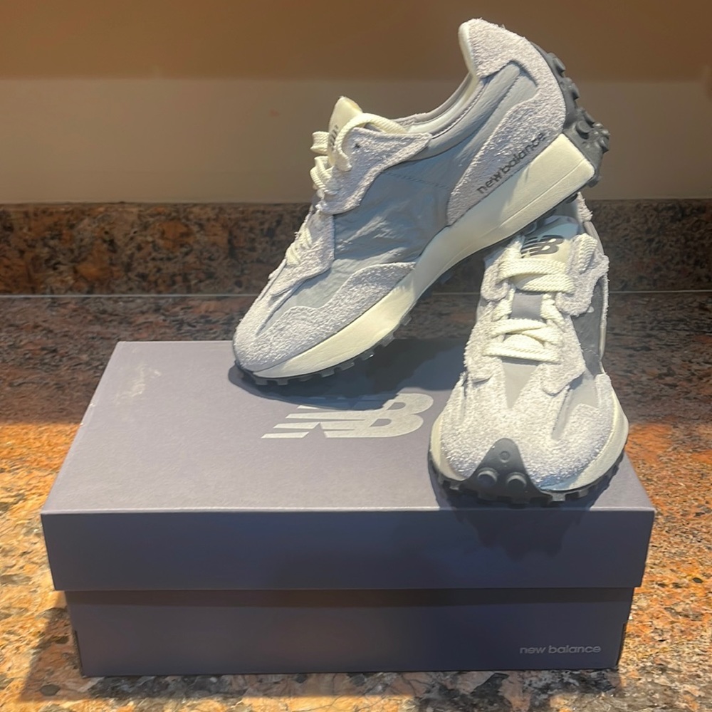NWB New Balance 327. Size 42